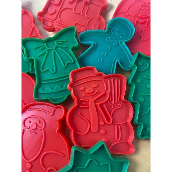 Christmas-Themed Plastic Cookie Cutters Set Of 11 - Santa Snowman Gingerbread Ma - Picture 5 of 8
